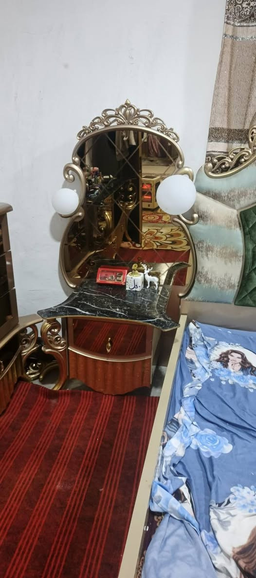 غرفه تركيه جديده مستعمله قليل اخذتها ب مليون وميتين بس مطلوب اريد ابيعها الله شاهد سعرها 700 وبيها مجال البصره الزبير ***********
