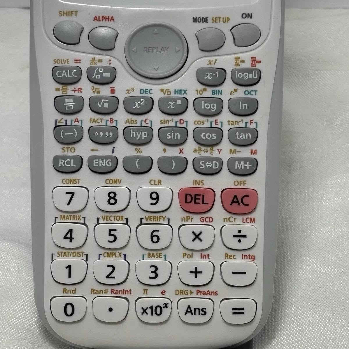 آلة حاسبة علمية من نوع Casio fx-85GT PLUS تتميز بلونها الأبيض وتصميمها الذي يعرض المعادلات بشكل طبيعي.تحتوي على 260 وظيفة مختلفة للعمليات الحسابية والهندسية.تعمل بالطاقة الشمسية بالإضافة إلى البطارية، وهي مناسبة جداً للاستخدام المدرسي والجامعي


**إذا كنت صاحب هذا الإعلان وتريد حذفه لأي سبب، رجاءا أرسل رسالة إلى الدعم الفني**