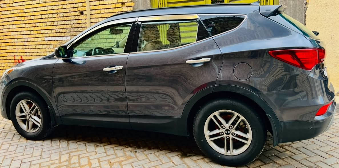 سنتافي موديل 2018 وارد امريكي حادثهه اموضح بل صوره السياره فول موصفات عده البنوراما السعر 143 مكان السياره بغداد مدينة الصدر /***********
