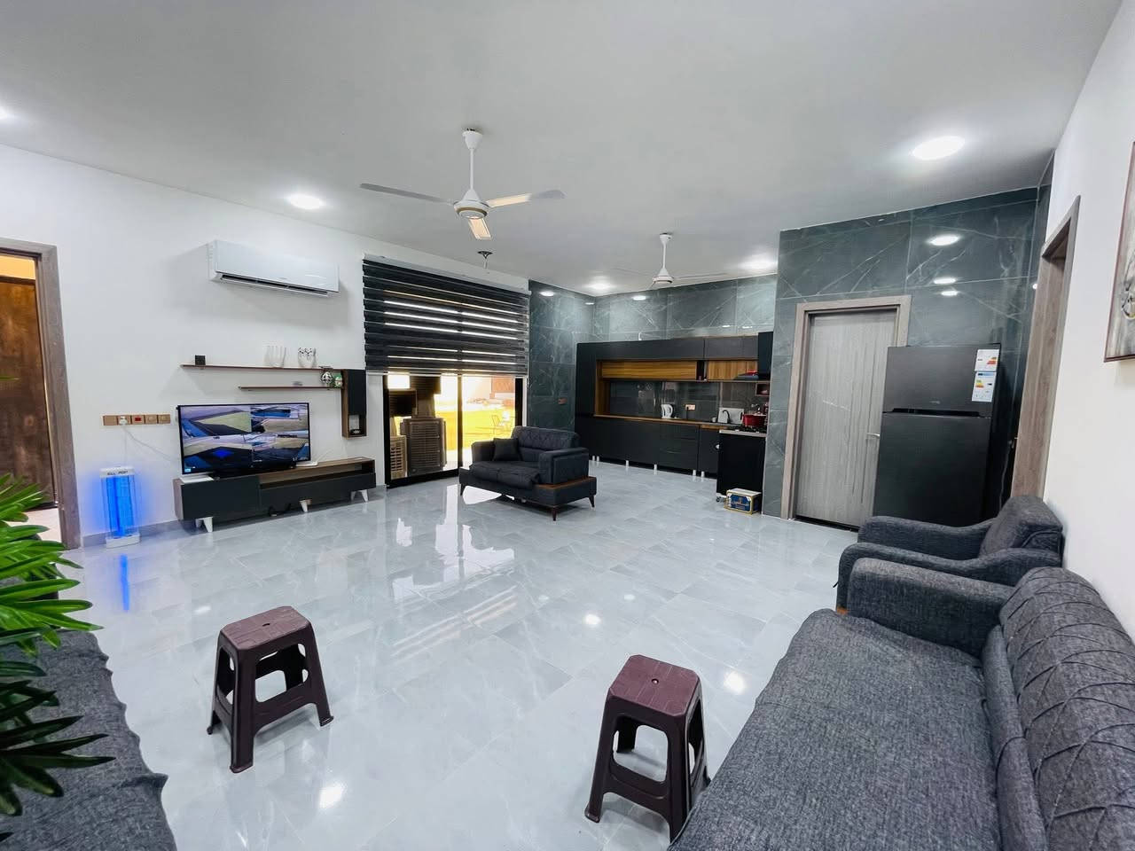 عرووووض شتوبه نار 🔥🔥
تدورون على طلعة وونسة ببغداد؟ 🌿
عدنه حجوزات مزارع طول الأسبوع، 

✨ دخول عوائل + شباب
✨ أجواء راحة وهدوء
✨ صور وفيديو قبل الحجز
✨ أسعار مناسبة للجميع 💰

للحجز أو الاستفسار دزلي خاص : ***********
