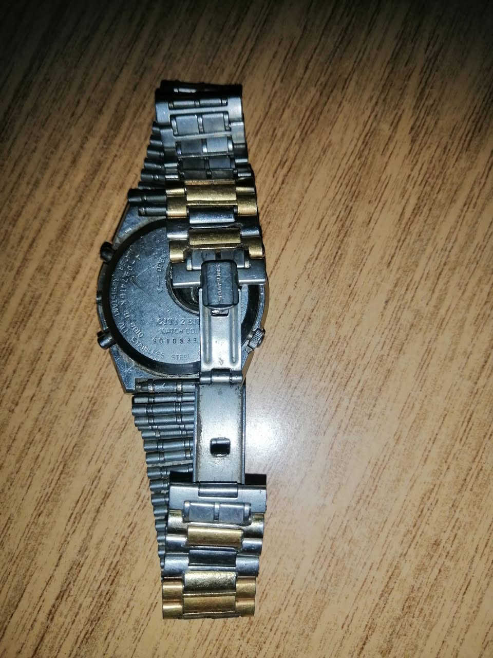 ساعة Citizen Ana-Digi: عقارب + ديجيتال، نوادر النوادر اخر قطعه ب 950ج / 01206717181
فيها منبه وستوب ووتش وتقويم وإضاءة، والأرقام بتعرض الوقت أو التاريخ أو المنبه حسب المود.


**إذا كنت صاحب هذا الإعلان وتريد حذفه لأي سبب، رجاءا أرسل رسالة إلى الدعم الفني**