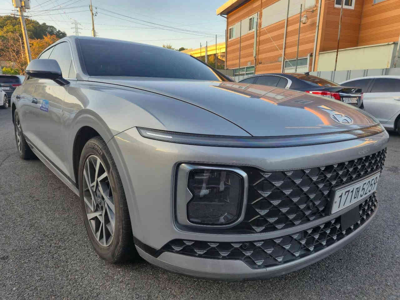 هونداي كراندر موديل ٢٠٢٤
محرك ٦ سلندر غاز مكفوله كفاله عامه
مواصفات
تبريد شاشه
كشنين كهرباء تدفئه تبريد ومساج
جنطه كهرباء
خزن ميموري
ستيرن كهرباء
رادارات أمامي وجانبي وخلفي
قياده ذاتية
مانع انزلاق
درايف مود خمس وضعيات للقياده
حساس أمامي
لايت زنوز
الكشنات الخلفيه تدفئه
شاشه كبيره
هند بريك بصمه
شحن لاسلكي
مده وصول السياره خلال ١٠ أيام ان شاء اللة
السعره 195 للميناء بدون كمرك تدخل بكتاب شهداء للي عنده كتاب
الاستفسار  ***********
