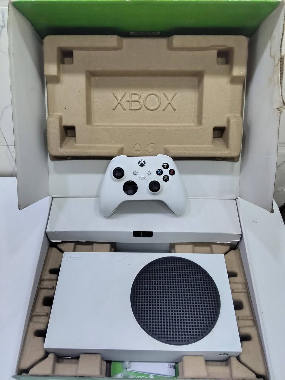 Xbox Series S 512GB
نظيف جداً، استخدام شخصي، ما مفتوح ولا داخل صيانة.
الكارتون والملحقات الأصلية موجودة.
السعر: 420,000 دينار قابل للتفاوض بالمعقول.
المكان بغداد/البياع/حي المواصلات✅


**إذا كنت صاحب هذا الإعلان وتريد حذفه لأي سبب، رجاءا أرسل رسالة إلى الدعم الفني**