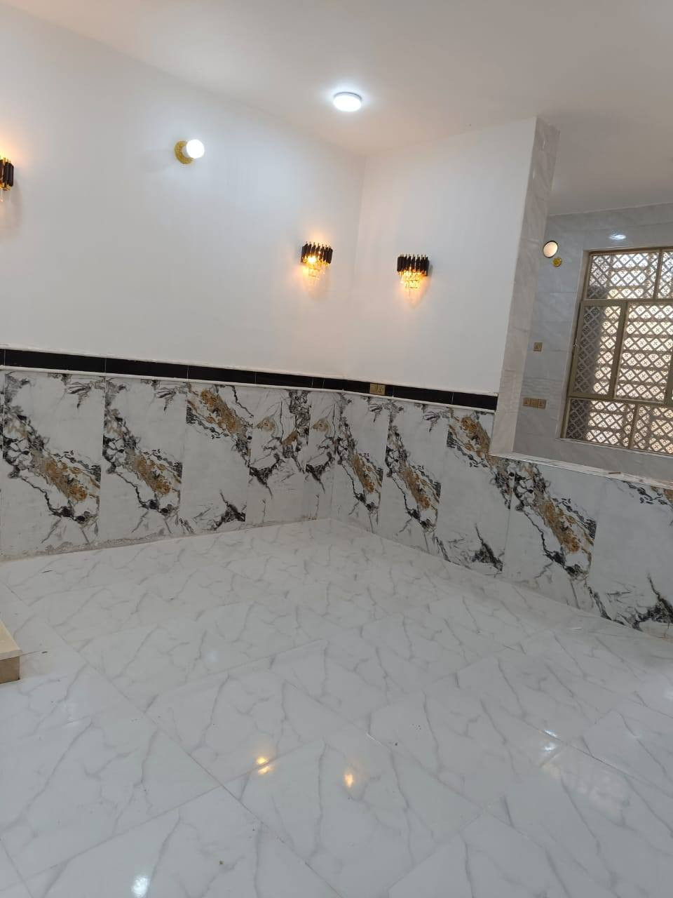 يالله بيت للبيع المساحة ١١٥ متر طابو زراعي سند ٢٥ بناء حديث طابوك صب مسلح كل الخدمات موجودة تبليط ومجاري العنوان طويريج حي الجمعية شارع ام البنين السعر 63 مليون مع المجال تفاصيل أكثر الاتصال على الرقم
***********
