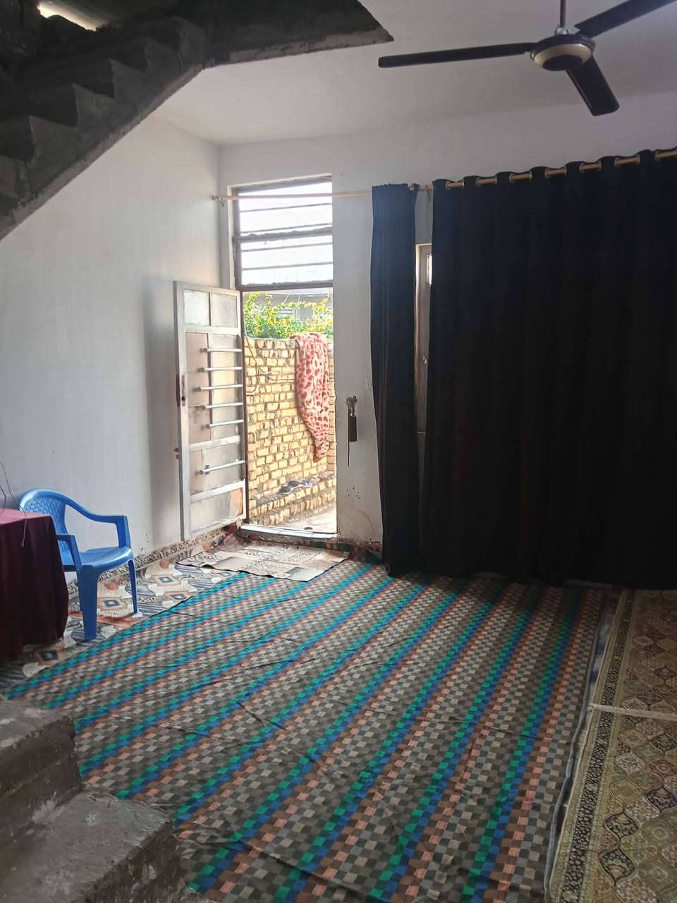 سلام عليكم بيت البيع اصلاح زراعي قريب على شارع 80جهت كربلاء مساحه 100متر سعر 22او بي مجال رقم ***********
