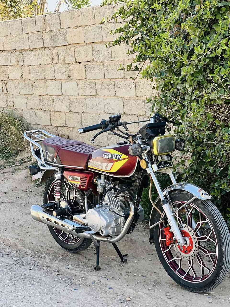 سيفان موديل 2024 لو ماروني دراجة كفالة عامة نقص بس الايت العالي الباقي كلة مكفول وشغال مكينة مكفولة اوراق وحدة كارتونية دراجة ع وضع البلاد مكاني شهربان جسر عوني هـ  *********** 
سعر 700 وبيها مجال للشراي 
مو شراي لا تراسل ولتنطي سعر من يمك خوش
