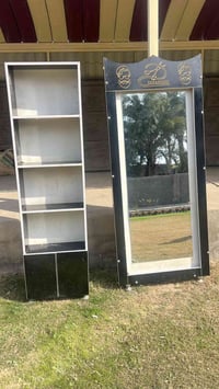 ميز حلاقه ورف الميز ب ١٠٠ وبي مجال ولرف ب٥٠ 07730853964