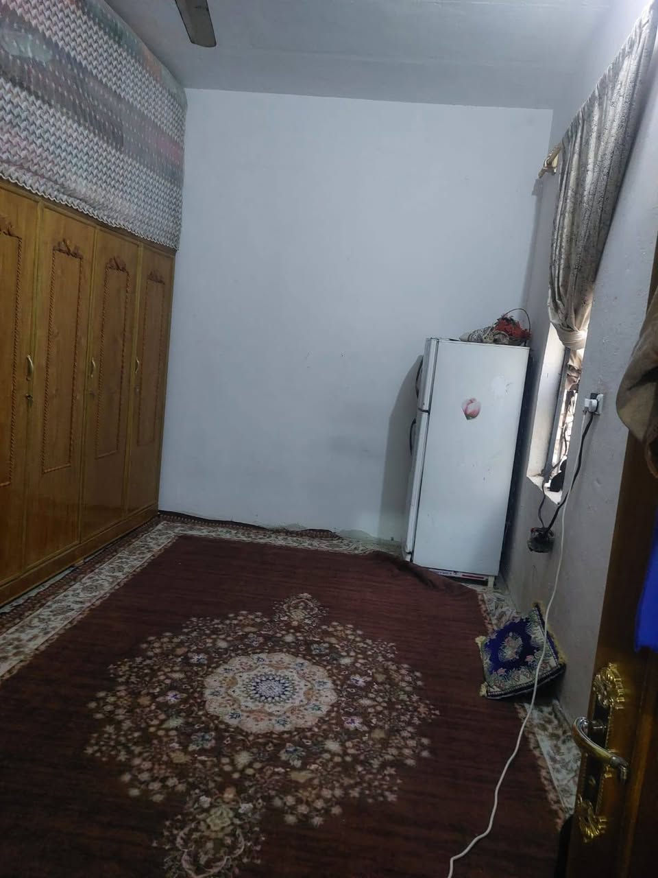 يوجد دار للبيع المكان المجر الكبير في منطقه السراي قريب ع شارع العام المساحه 200بنيان حديث  ***********
 الدار تابعه الى ابو احمد البطبوطي وباسعر مناسب 

(علما اني مكلف بانشر)
