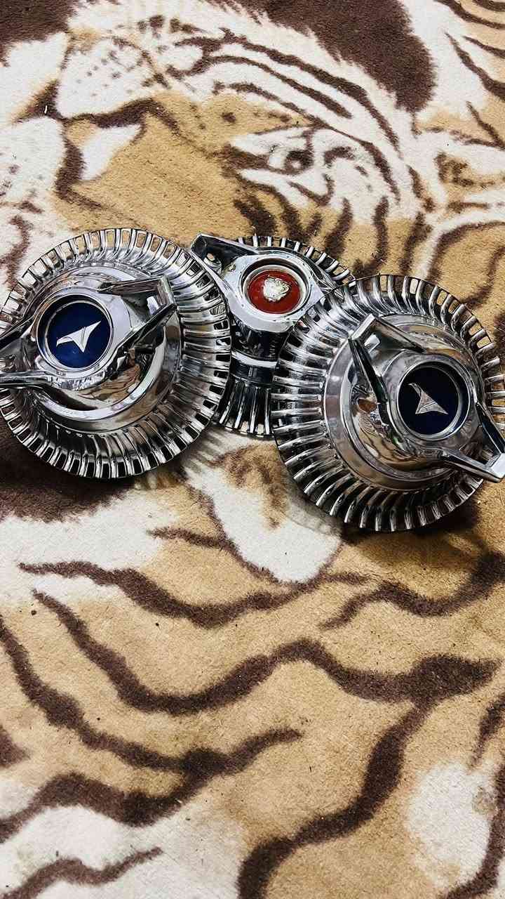 سلام عليكم ملكوري عالي للبيع شاخات اصليه ولكبات جدد 100/100 شرط موس 
***********
