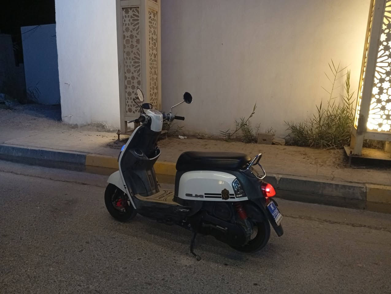 السلام عليكم للبيع دراجه ماكس بوليس رمبه ماملعوب بيها شلع بس كابريتا مبدله الدراجه كدام عينك سعر 950 وبيها مجال 
الاستفسار ***********
