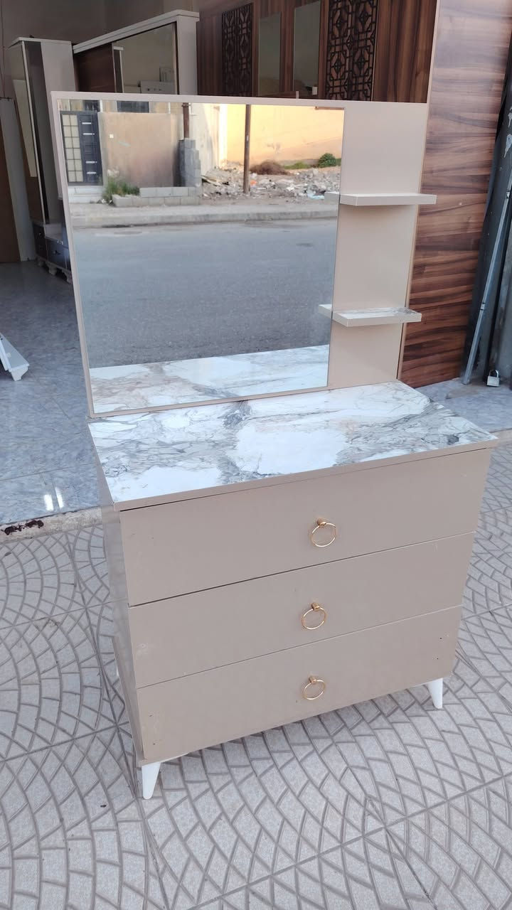 كنتور ومساعد كنتور ميز تواليت و جربايه نفر وحده بسعر مناسب عنوان كركوك قصاب خانه قرب دفاع المدني *********** معرض الأخوين
