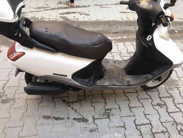 السلام عليكم سبيس ياباني مكينة ناعمة دراجة جاهزة من كل شي سلف هندر كهرباءيات كيجات قفل ستيرن قفل جنطة  دبلات تايرات بريكات بس الكفر الامامي مكسور ومصلح السعر 350 قفل مكان بغداد الاسكان ***********
