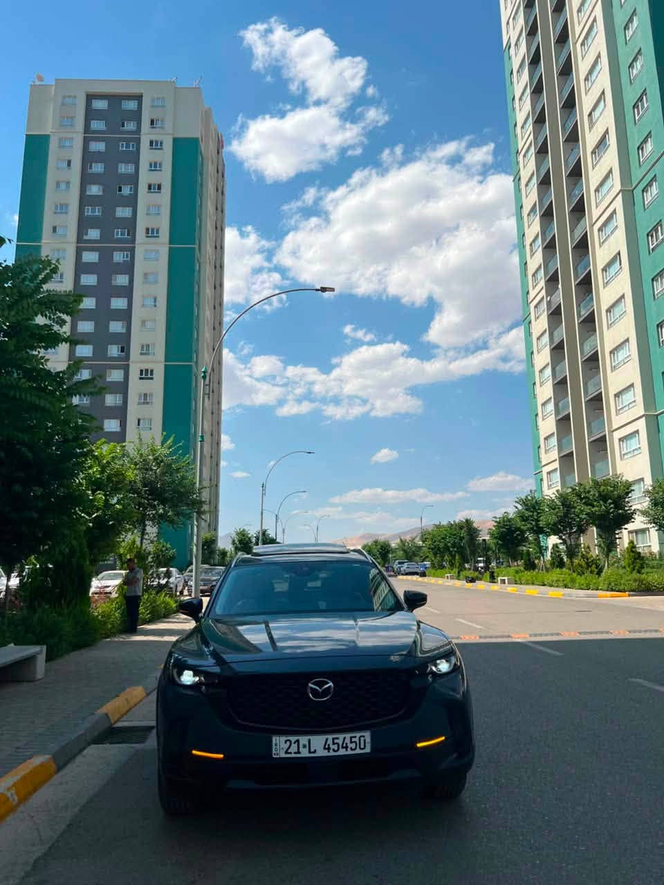 Mazda cx 50
فول تەنها کوشنسارد و کامێرە ٣٦٠ و داتاشۆ نیە  داتاشۆ و ڕادار و حاسەی  و ئۆتۆ هۆڵد و هەتا ئاخیری. مەکینە ٢.٥ بێ تۆربۆ.            بێ بۆیاخ تەنها کەمێک ساردی هەیە و زۆۆر پاک و تایبەتە
***********
***********

