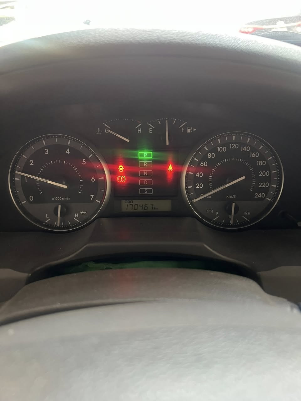 السلام عليكم للبيع لاندكروز 2014 بريم اصل مكفوله من البارد الصبغ رقم بغدادبأسمي  سعرها 420 او بيه مجال اتصال ***********
