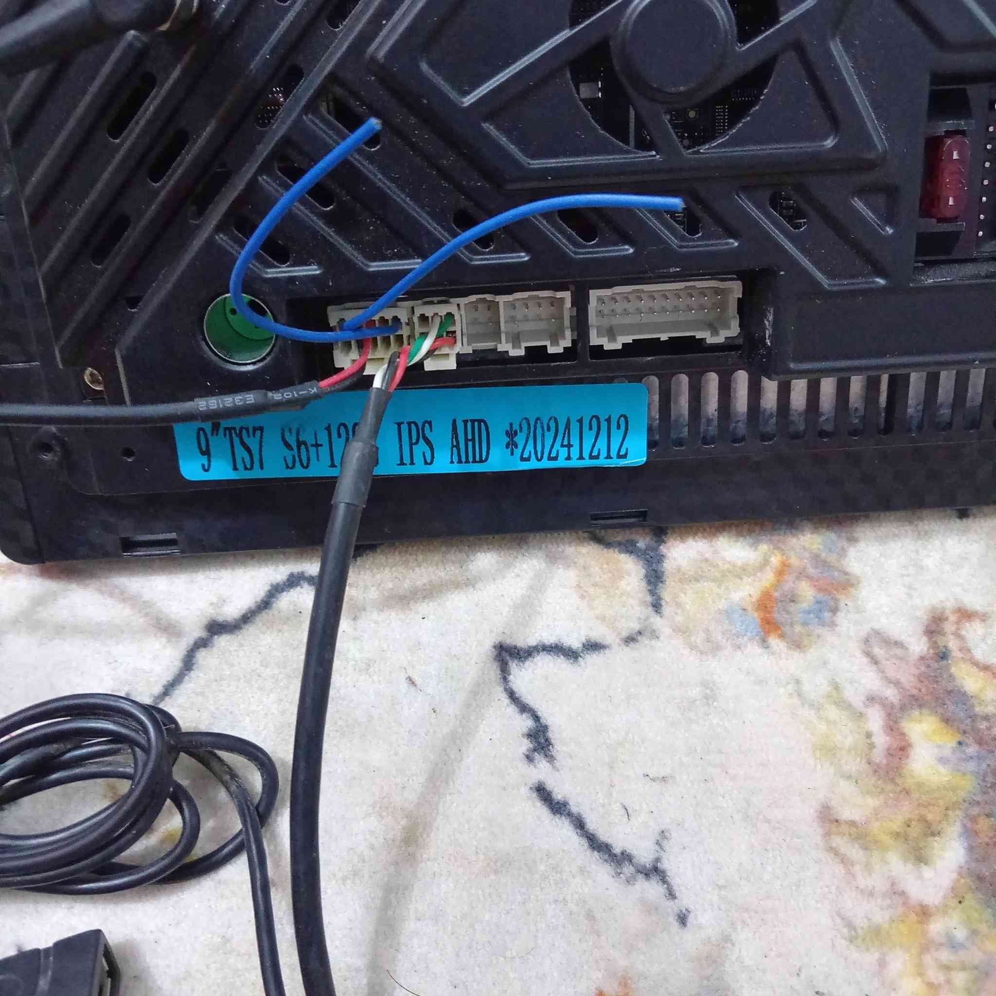 السلام عليكم شاشه مال سياره جديده طك الجيس السعر ١٠٠وبيها مجال للشراي هذا رقمي ***********وخاص هم موجود
