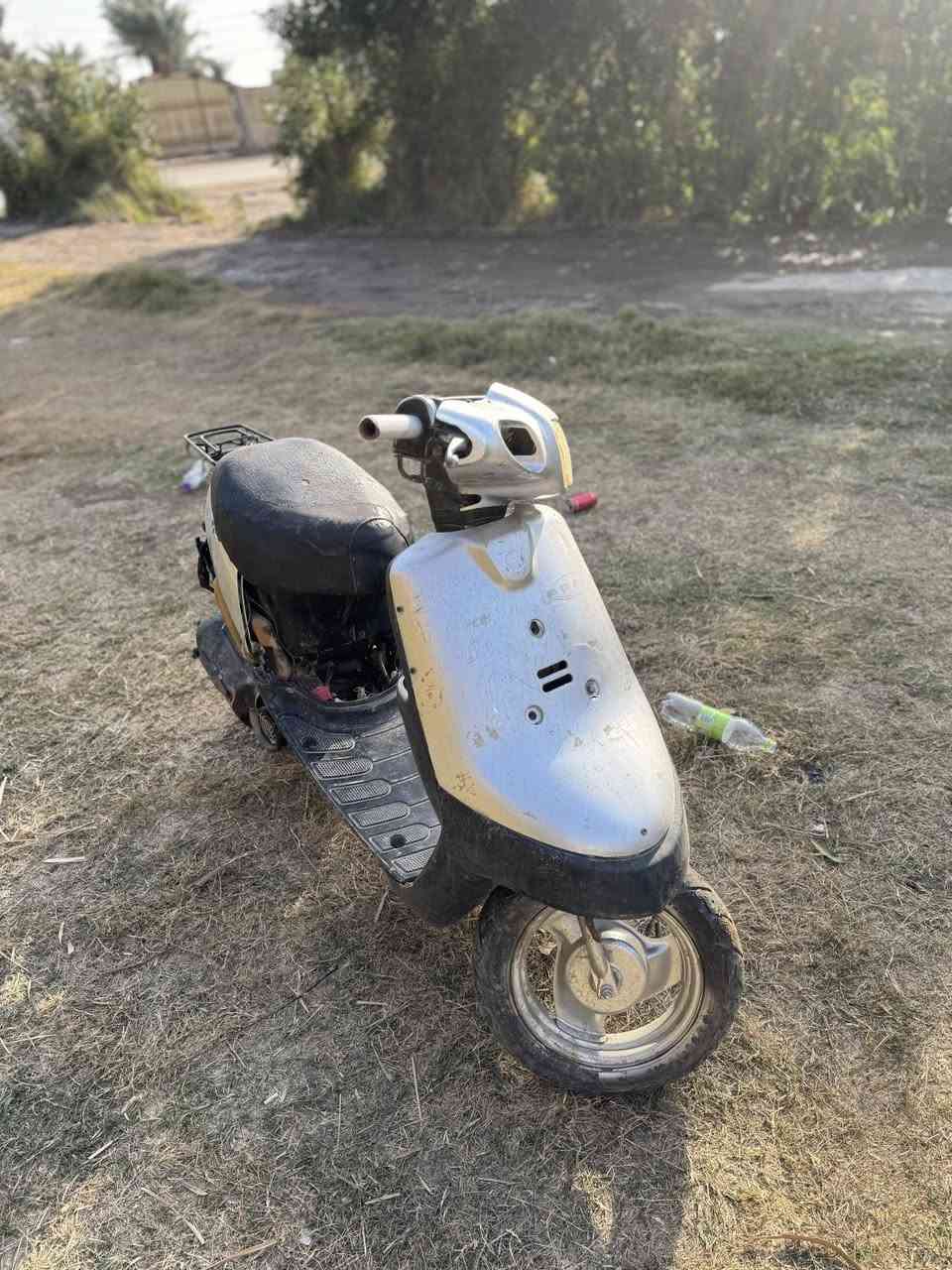 السلام عليكم دراجه بطه تشتغل بس ماتمشي  ماعرف شبيهه تاخذهه تحملهه وتروح جوم حديد قيم واخذ مكاني ديوانيه
 ***********
