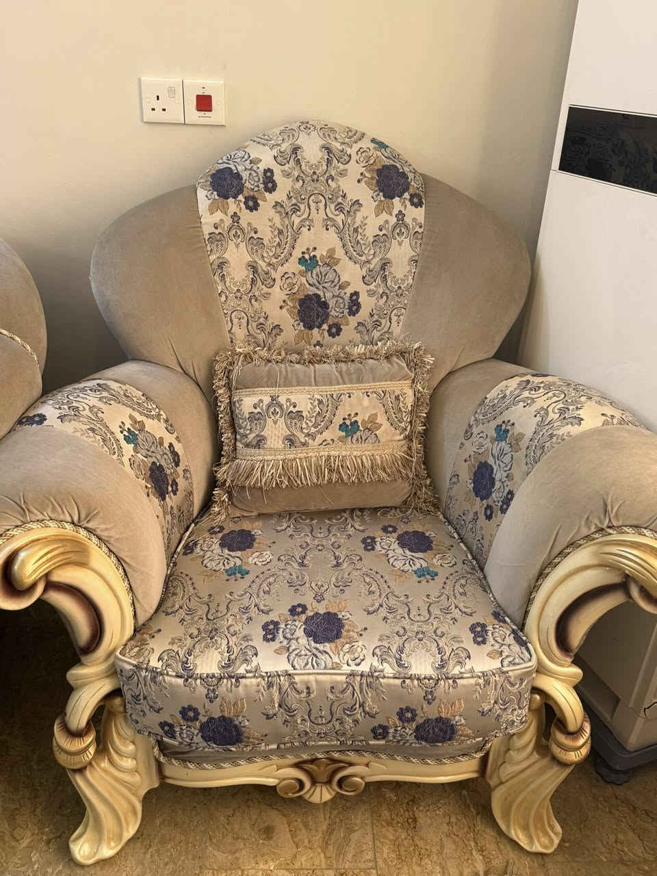 السلام عليكم تخم ملكي للبيع تفاصيله قنفتين كبار و4 صغار ووياهم طبله وسطيه ضمن التخم السعر مليون ونص وبي مجال الموقع بغداد للتواصل ***********
