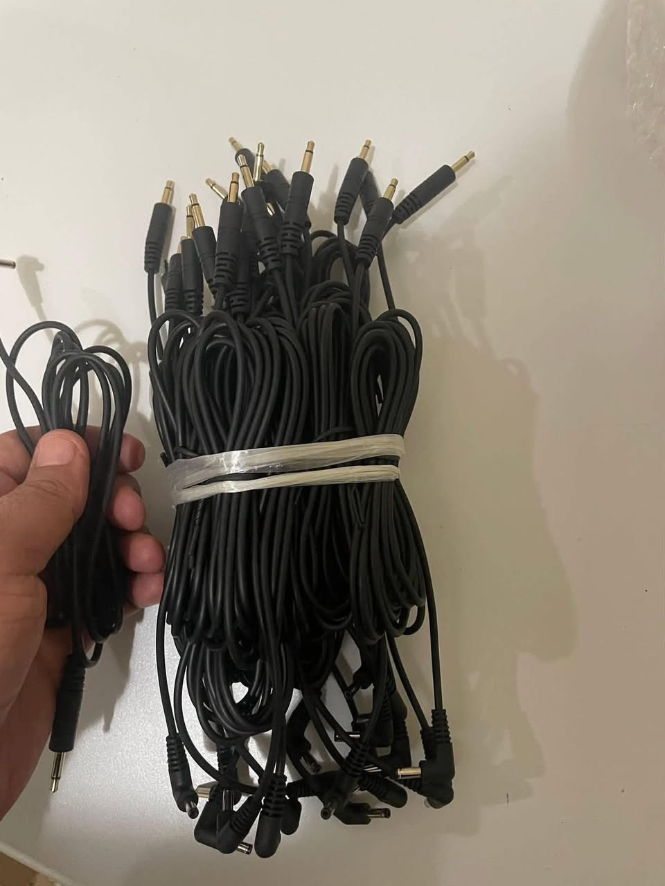 كيبلات مال صوتيات جديد لوك طول ١٨٠ سم  مجموع كل الكيبلات ٣٠ قطعة تفاصيل موضحة بل صور كلهم على اول تم ١٥ الف شامل التوصيل


**إذا كنت صاحب هذا الإعلان وتريد حذفه لأي سبب، رجاءا أرسل رسالة إلى الدعم الفني**