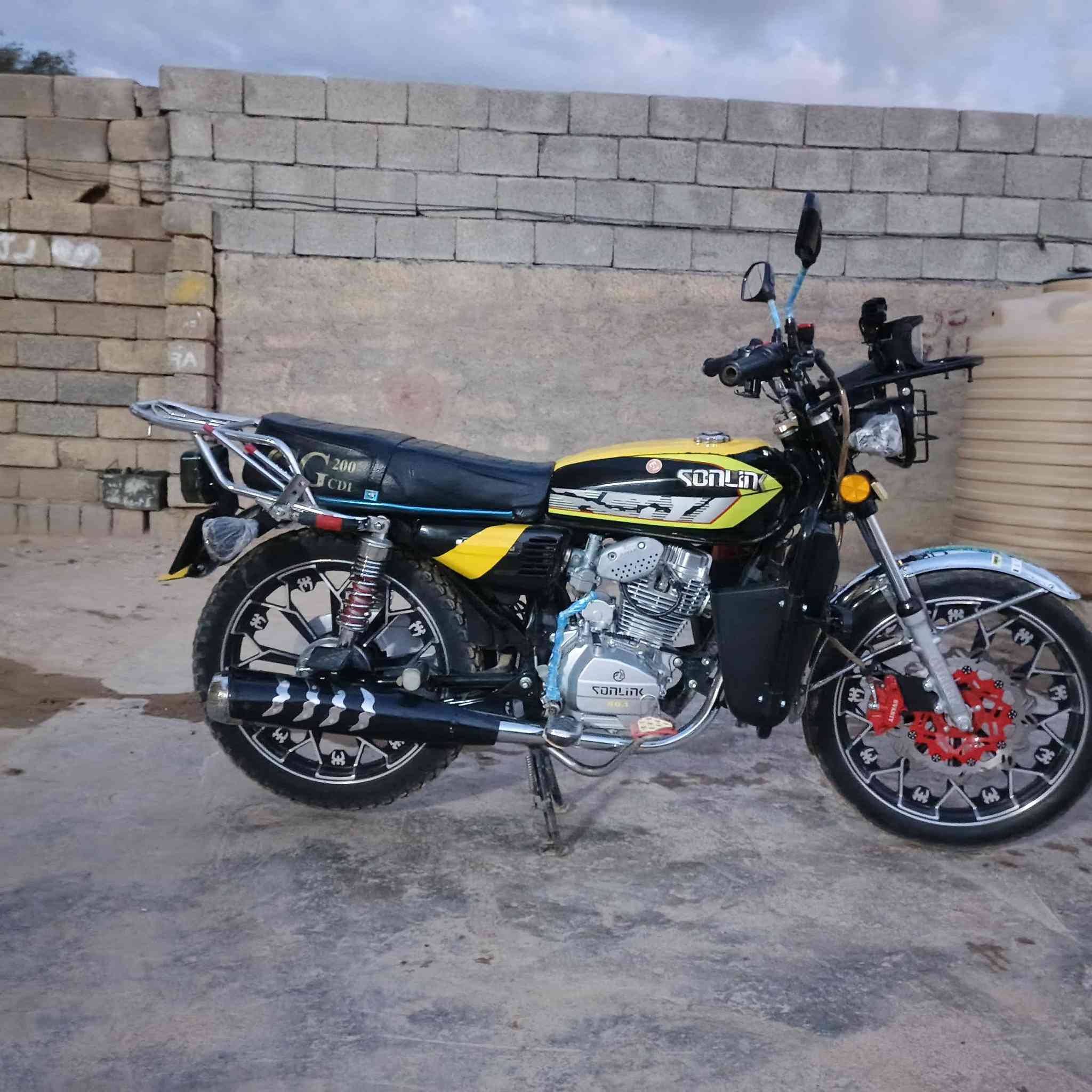 سلام عليكم دراجه موديل 25 محرك 200
دراجه فول نضافه محرك شرط مامفتوح كهربائيات كله شغاله مناقصه برقي سعر 625 وبي مجال مكان بيجي الاستفسار هــــــ*********** بي واتساب
