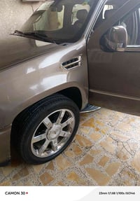 ا لسلام عليكم عندي كاديلاك سكاليد ٧ راكب موديل ٢٠١٢بغداد باسمي اريدمرا...