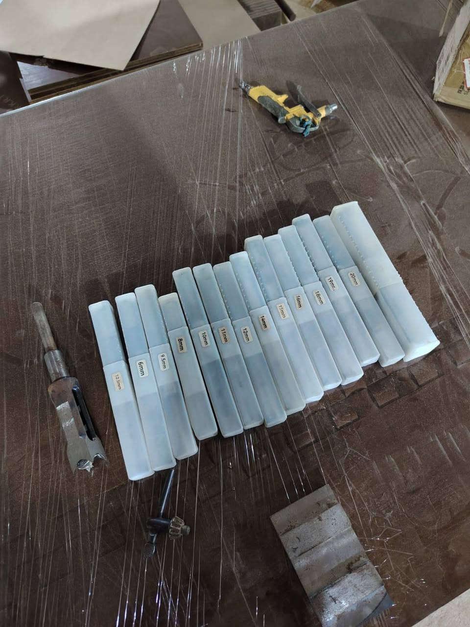 ماكنه تثقيب مربع  تحكم هوائي مع 16بريمه كافه الاحجام ***********
