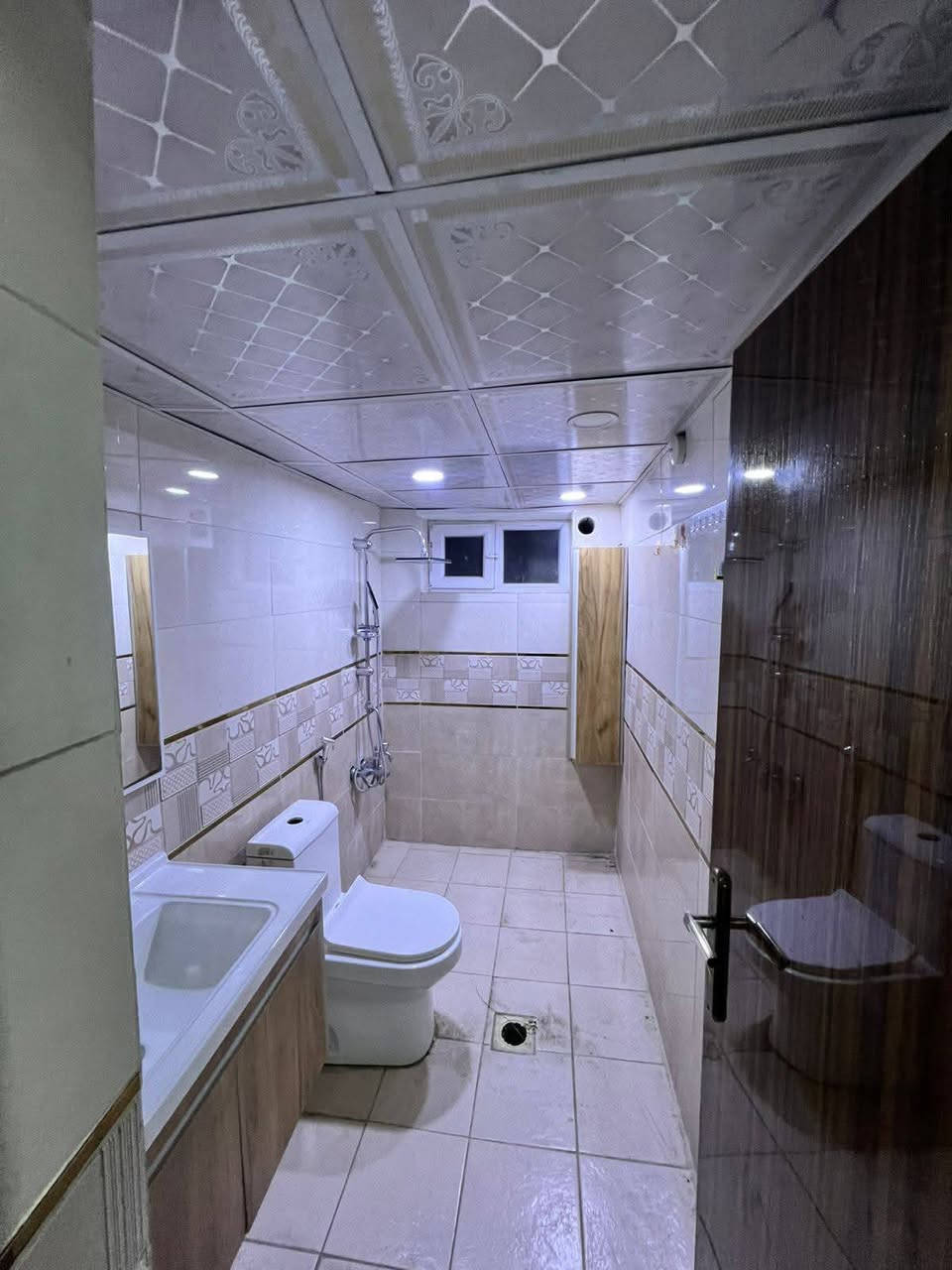 للايجار في السيديه ✔️

بيت 150 م ارضي معزول عزل تام 

يحتوي على غرفتين نوم وصاله سويت ومطبخ وخدمات عدد ٢ ومنور عدد ٢

وكراج وحديقه 

شارع 20 م شارع الكويتي قرب جامع القصئ  📍

ب900 الف ⤵️

للأستفسار ***********

مكتب أفق الأعمار الهندسي
