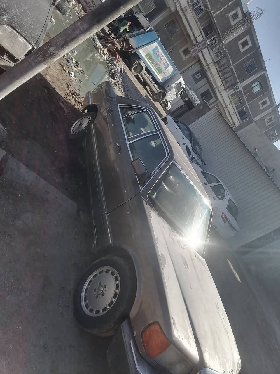 مارسيديس موديل 1991مكينه بلادي 300 رقم بغداد لون جوزي مكينه بيها بخار سعر 40 وبيها مجال اذا مراوس هم ترهم عنوان ابو دشير الدوره ***********
