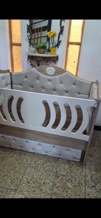 سرير اطفال • دوشك • نظيفه