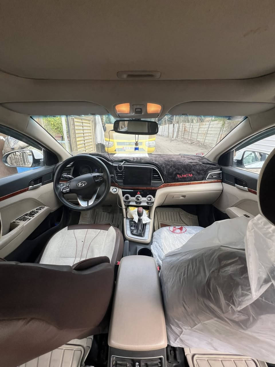 النترا ١٩ خليجي فول ١/١
سيارة جاهزة للاخير مابيها نقص
عداد المسافة 54الف 
-بصمة تشغيل+بصمة ابواب
-سنوية باسمي لل٢٠٣٠
-سلايت روف 
-مقاعد جلد مغلفات 
-تحكمات ستيرين جهتين 
-لايتات زنون ابيض بلادي
-حساس امامي وخلفي +كامره دواره
-مخرج AUX/USB
-اربع وضعيات قيادة
-(NORMAL-ECO-SPORT-SMART)
ملاحظة :سيارة بيه صبغ نص البنيد فقط شرط بدون معجون 
-بيها خصره ع كد اصبع بالشاصي 
_كير و محرك مكفول برغب ممفتوح بيها ع وضع الشركة
ترايها مال زيرو شرط سبير مالها منازل
المكان بغداد-العلاوي 
السعر ١٥٧$ وبيها مجال للطيبين 
*********** واتسب
