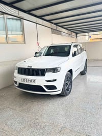 جيب كراند شيروكي موديل 2022 S  موصفات ال S فول فول   ماشية 60.000km  0...