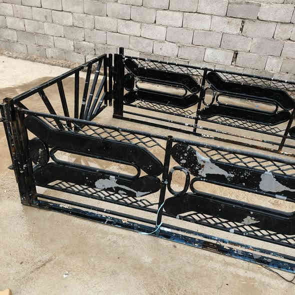 السلام عليكم للبيع محجر كيه خليجي السعر ٥٠٠  الف العنوان واسط الموفقيه ***********
