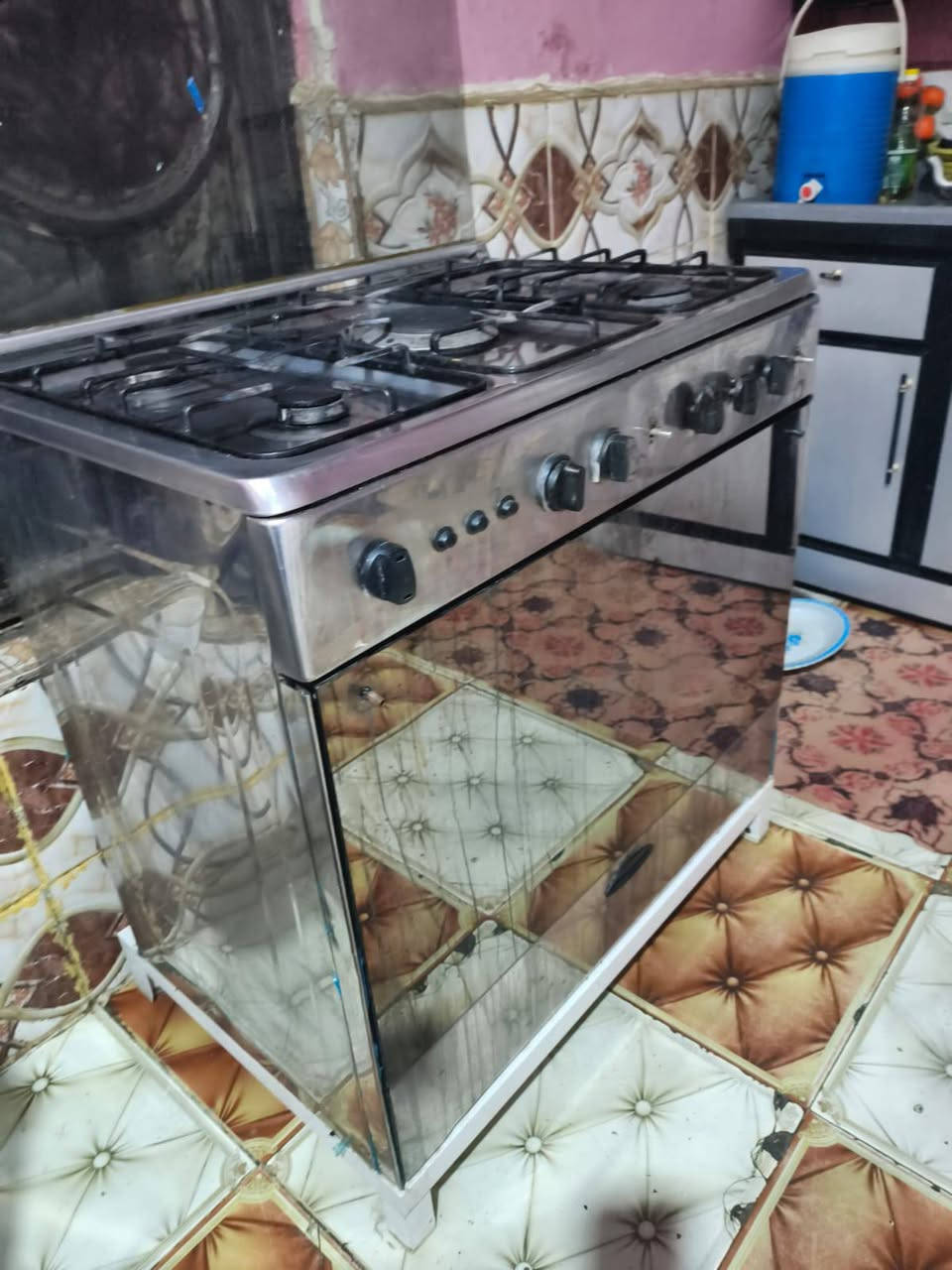 طباخ للبيع شغال كشي ماعوزه 5عيون فرن يشتغل سعر 125وبي مجال مكان البصره 5ميل مامتواجد ع الفيس***********

