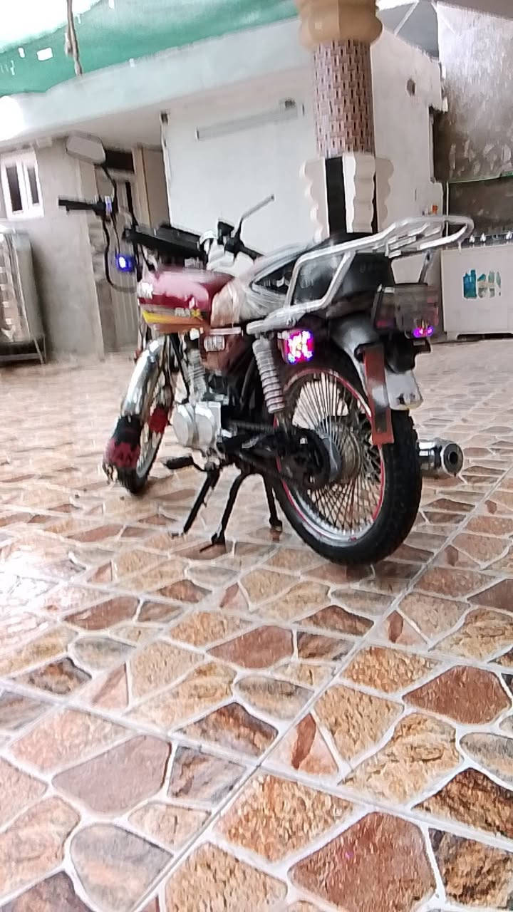 سلام عليكم دراجه تايكر ال بيع موديل23 غير من الله اورق كلشي يشتغل بيه ما بيه اي نقص   سعر علا تصال *********** بيه وتساب
