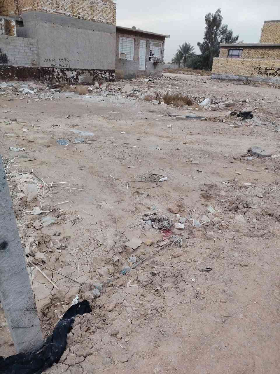 السلام عليكم
قطعه للبيع حلة  حي النصر 
طابو زراعي سند 25
مساحة 300 متر
واجهة 15 نزال 20
السند بإسمي
التبليط بالباب
السعر 60 مليون ممكن بيع نصفها
للاتصال
***********
***********
الخاص مفتوح
