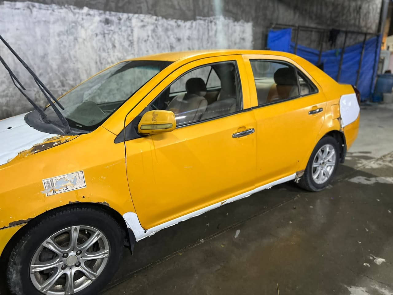 السلام عليكم جيلي محور كير ومحرك كورلا سياره حلوه ومرتبه كهربائيات كلها شغاله بس متتحول  لن راعيها ميت  وابنه موجود يجيك واذا تنحجز يطلعها اصوليه السياره سعر مناسب 
سياره نكره بكل وقت عليها ادامه كامله وتخبل 
السعر ١٩  
المكان الزعفرانيه 
***********
