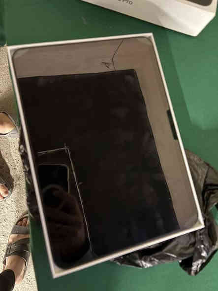 ايباد برو m4للبيع 
ذاكرة ٢٥٦ 
نموذج m
 داخل الضمان استخدام اقل من ٣ اشهر نظافه ١٠٠٪؜ بطارية ١٠٠ 
السعر خاص 
او الاتصال علئ الرقم ***********
