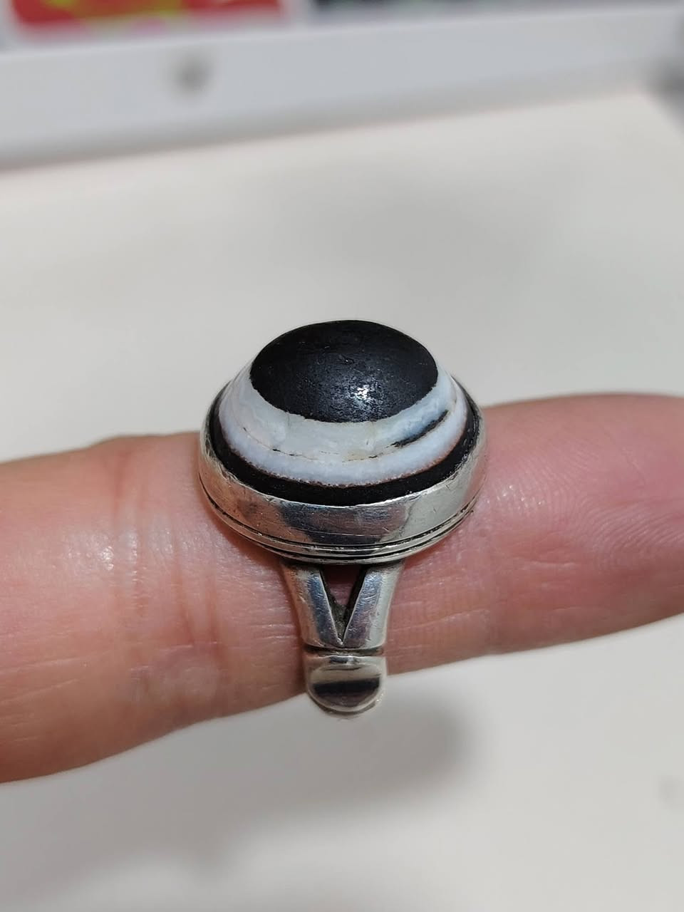 خاتم جزع يماني الأسود فضة صياغة النجف الاشرف) مقاس ١٨ خنصر او تتكبر حسب الرغبه


**إذا كنت صاحب هذا الإعلان وتريد حذفه لأي سبب، رجاءا أرسل رسالة إلى الدعم الفني**