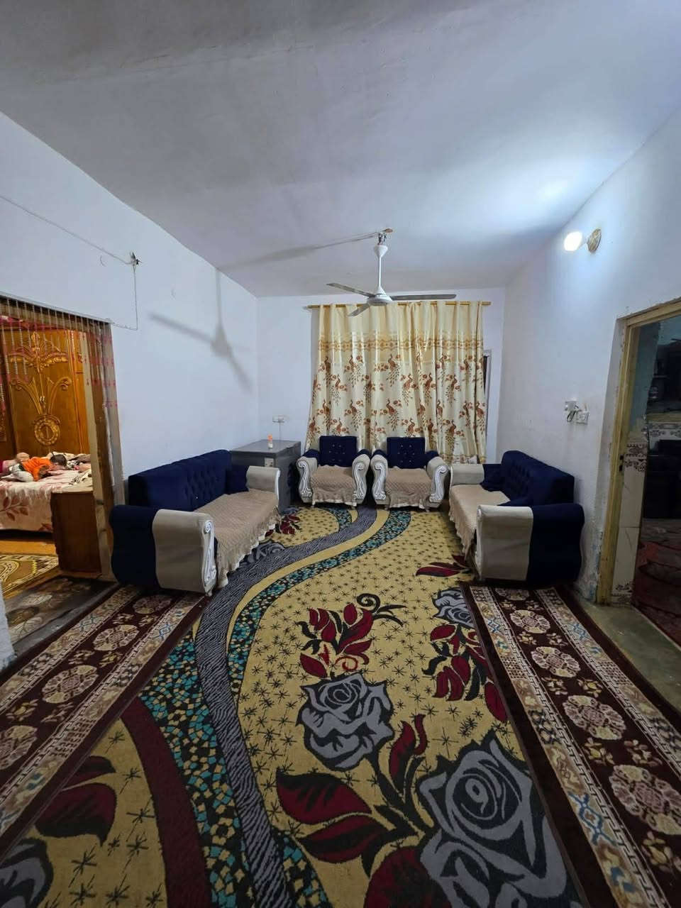 سلام عليكم
بيت للبيع مساحه 200م بالتفيج طاااابو

غرفتين 

صاله

استقبال 

مطبخ

صحيات خارجيه


**إذا كنت صاحب هذا الإعلان وتريد حذفه لأي سبب، رجاءا أرسل رسالة إلى الدعم الفني**