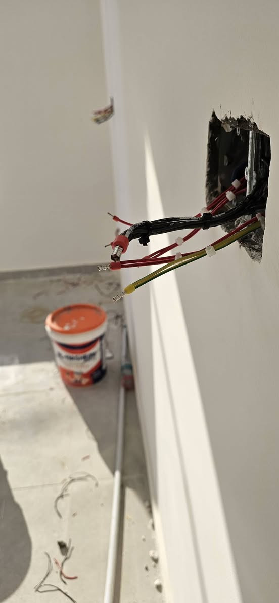 كادر الأنوار التأسيس الكهرباء الحديثة
***********
