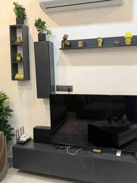 للبيع 
ميز شاشة عدد3 الواحد ب75 الف 
بالمنصور 
للتواصل 
***********
