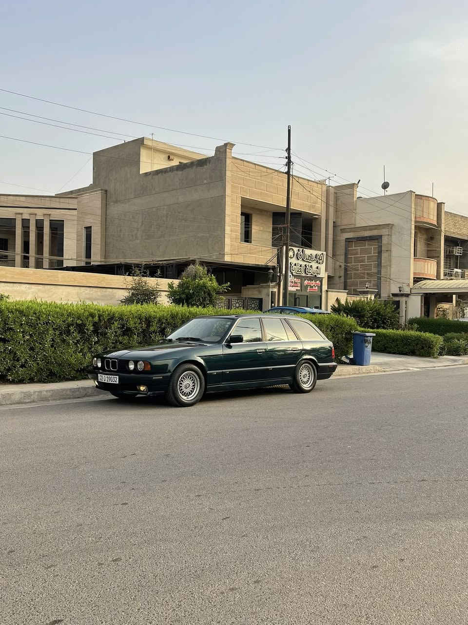 للبيع 525 ستيشن مسكر كير اوتو موديل ٩٢ 
سياره جديده بدون نقص جاهزه 
مصبوغه عام جماليه صبغ درجه اولى 
بدون خياسات 
كهربائات وضع شركه بدون جطلات وكلشي شغال 
تبريد ثلاجه وحماوه ثابته 
رقم اربيل جديد وهزه جديده وسنويه لل٢٠٣١. تريد تحويل تريد وكاله اني حاظر 
داخل جلد لوك زلغ مبي 
تخم تاير وويل جديد 
صدر امامي خلفي جديدطسه ناعمه كلش 
مكاني بغداد السيديه 
السعر ٦٨ وبيها مجال بسيط جدا 
*********** 
الشراي يتصل
