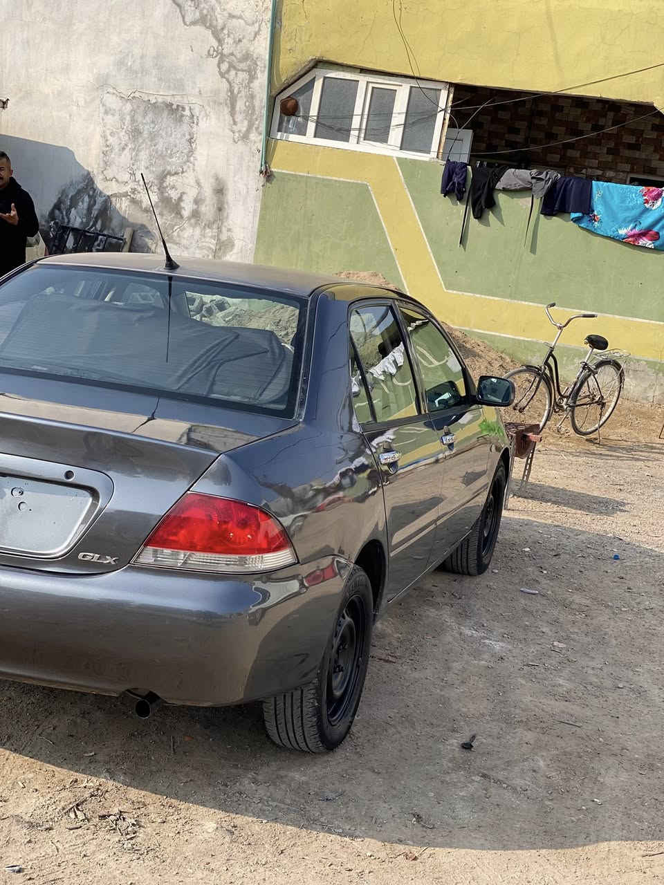 ‏سلام عليكم عندي لانسر البيع 2011 رقم بغداد وسعر 77 اهذ رقمي ***********
