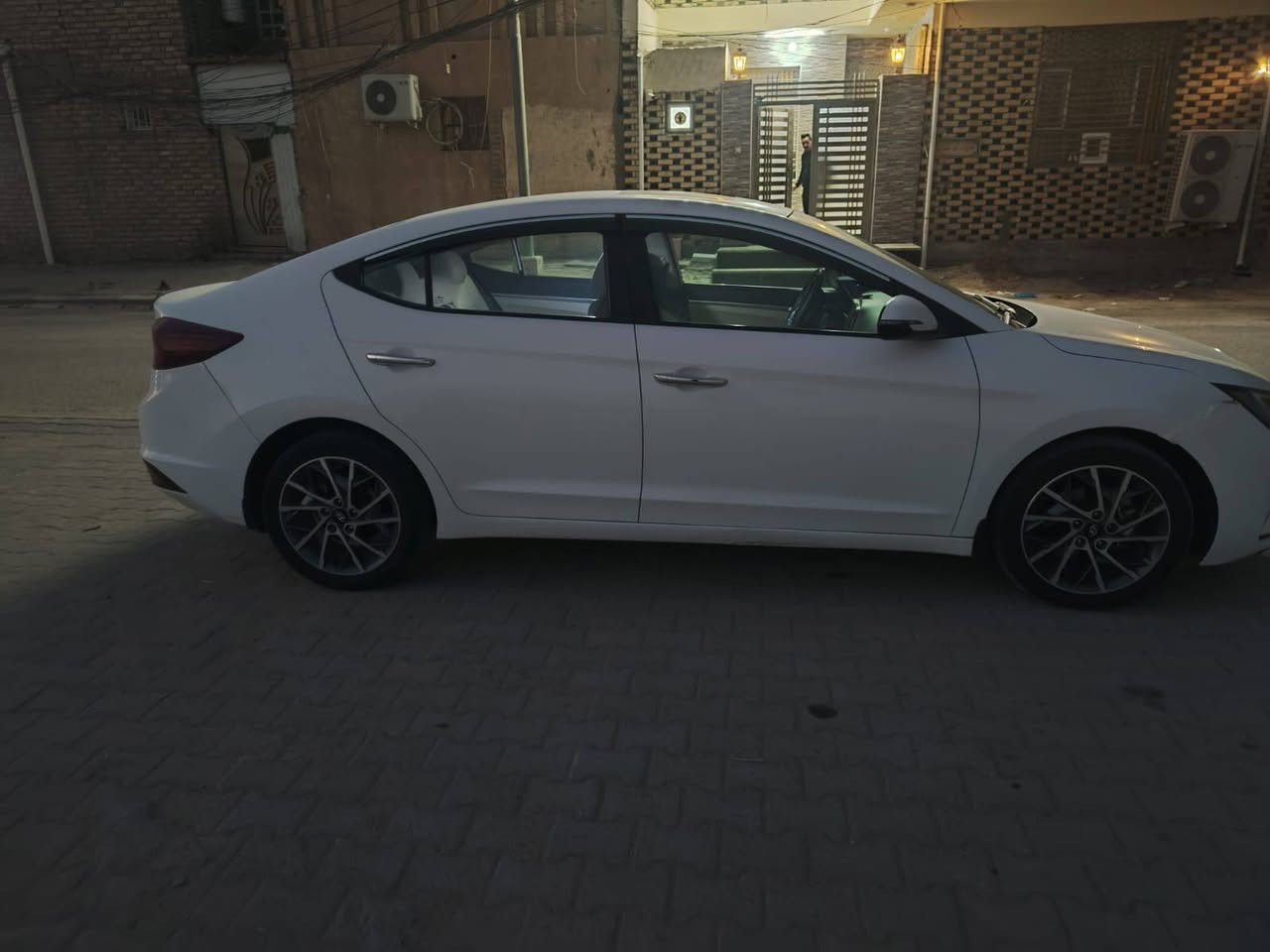 سلام عليكم
النترا 2020 خليجي 
 فول مواصفات عدى البصمه 
سيارة جاهزة على الاخير 
بيه فقط بارد باب السايق 
والباب خلف السائق
رقم بغداد دولي 
سنويه بأسمي مداور ثاني يوم
أي معلومات الاتصال على الرقم
***********
***********
السعر((153))بيه مجال 
النجف الاشرف
