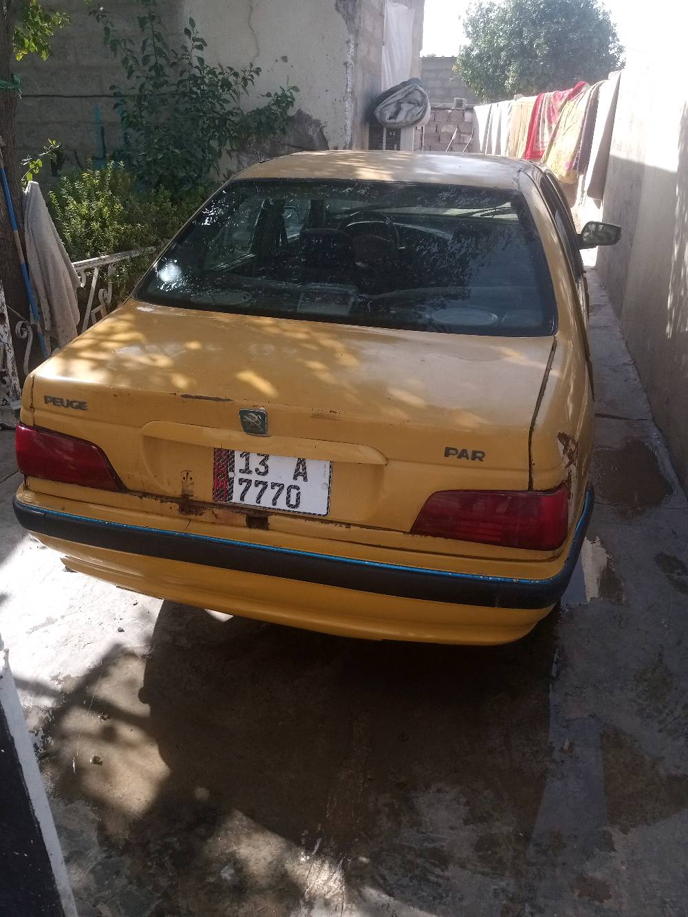 سياره بيجو باص سياره بيها بس جير ومحرك ورقم سياره 2015 وما بيها مجال قفلها 18 ورقه راسلوني خاص او واتساب 
