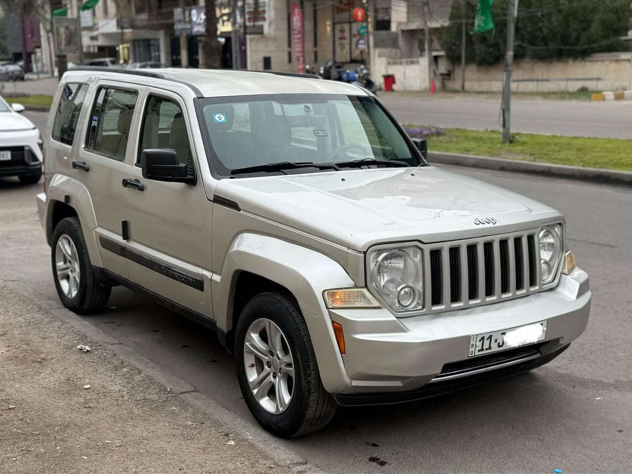 سلام عليكم
جيب لبرتي موديل ٢٠٠٨ محرك ٣٧٠٠ رقم بغداد الدولي الجديد باسمي
هزه و سنوية و رقم كله جديد يعني كبل تحول باسمك
ماشية ١٧٠ الف حقيقي / داخل عسلي 
ونصبتها كلش حلوه السيارة بيها فقط بنيد مصبوغ بدون دواخل بدون تبديل ايرباكات كلها سليمه
تخم تاير / باتري جديد
السياره تمشي وامورها تمام بس انطيك محرك كايم يعني يراد تبديل المكينه فقط
مكان السيارة بغداد
السعر المطلوب 76 ورقة
*********** بغداد, العراق
