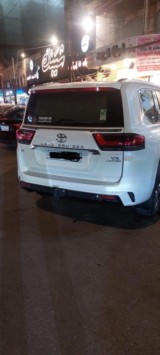 سياره لاند كروز للبيع موديل 2024
السلام عليكم 
سياره Land Cruiser 2024 للبيع 
السياره ماشيه ٣٥ الف كيلو متر 
فئة vx limited
فول مواصفات 
شاشه كبيره 
كشنات تدفئه وتبريد 
مقاعد كهرباء 
ومواصفات اخرى
السياره وكالة sas 
السياره مكفوله 
سعر السياره 75,000 الف دولار 
مكان السياره بغداد العامريه 
للتواصل فقط على هذه الرقم 
***********
