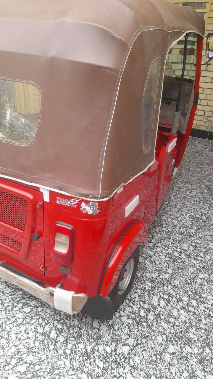 سلام عليكم تكتك البيع موديل 24 شهر ٣ كفاله عامه الون احمر  زيرو  مكاني ميسان العماره المجر ***********
