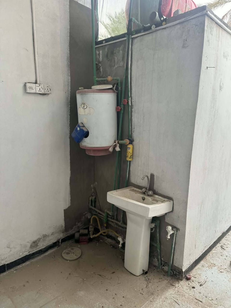 سلام عليكم بيت للبيع 60 متر سند 25 علوه الفحل شارع فائق المضمد 
غرفة واستقبال ومطبخ 
ابيعه هوه  الكاونتر ومراوح وثريات وسخان وتانكي وكاونتر وطباخ والفرن
ب22 وبي مجال


**إذا كنت صاحب هذا الإعلان وتريد حذفه لأي سبب، رجاءا أرسل رسالة إلى الدعم الفني**