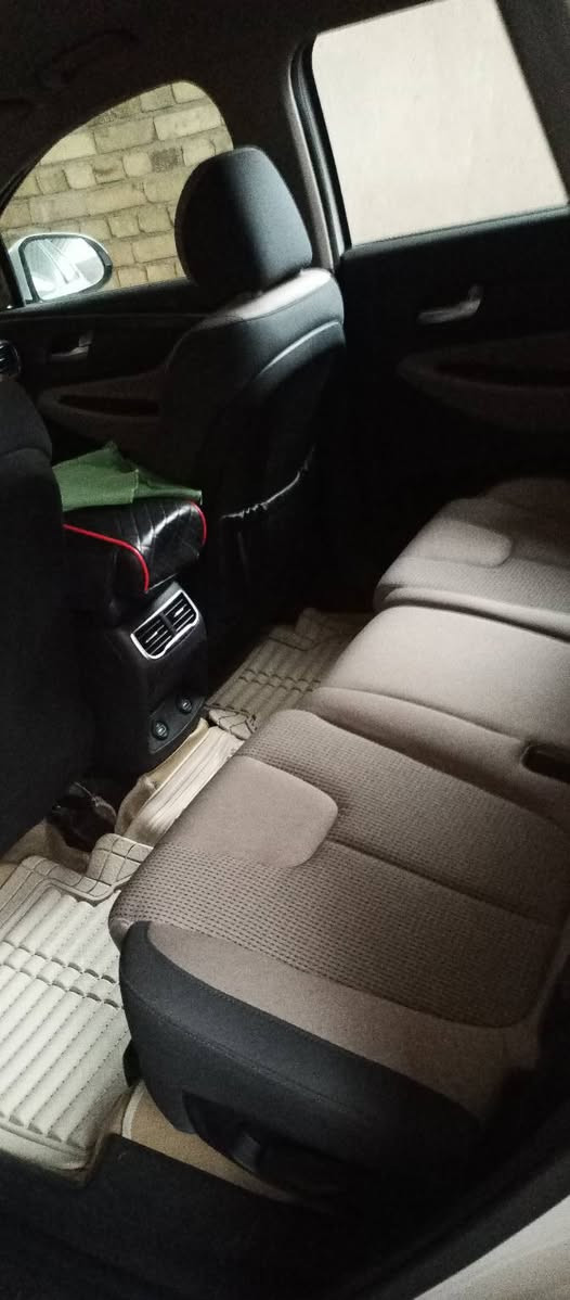 سنتافي 23 sel فول مواصفات ماعدا الفتحه الحادث تبديل دعاميه اصليه اماميه فقط ماشيه 18 ألف السعر 235 للاتصال ***********
