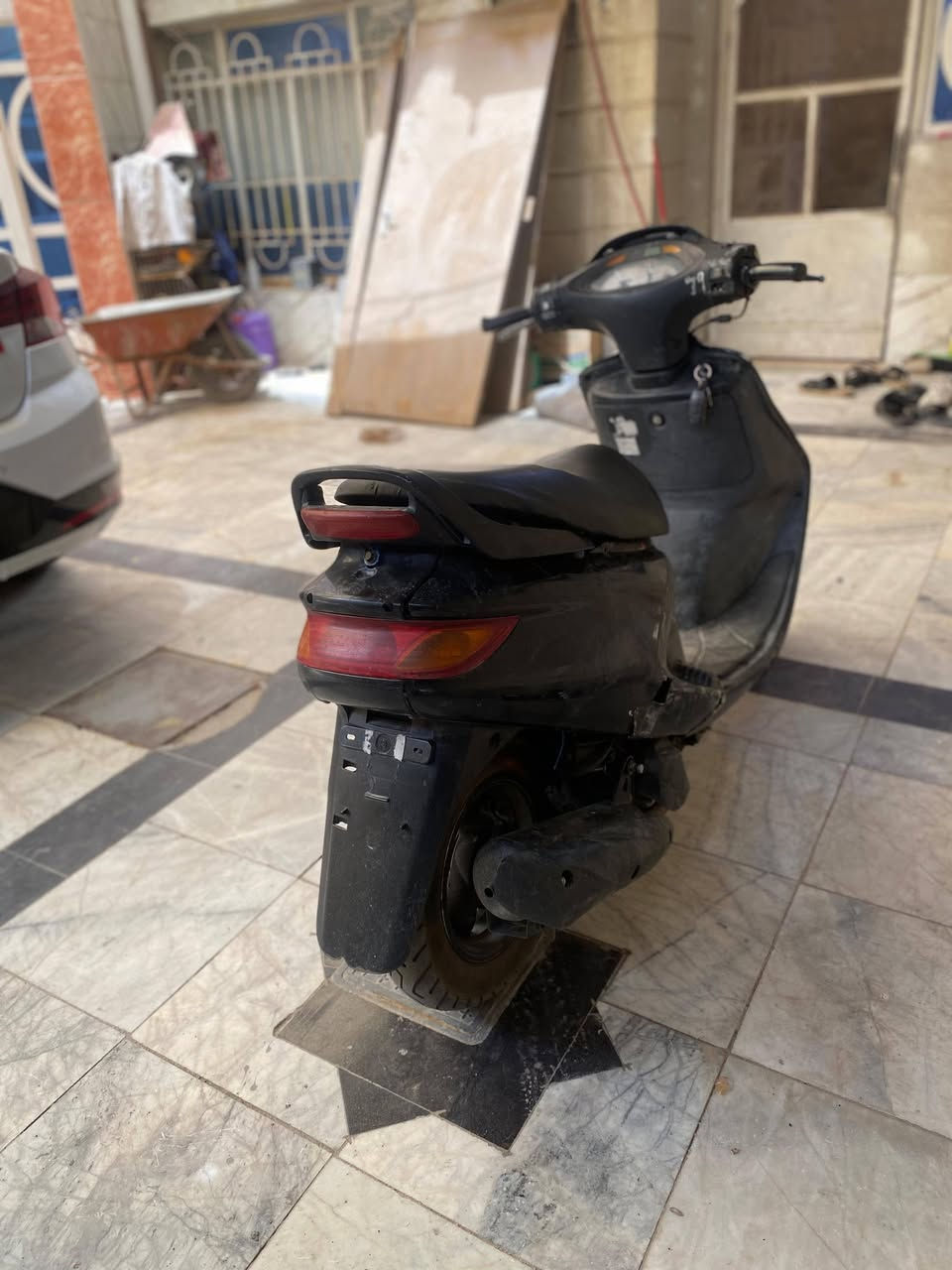 دراجه فراشه حلوه ونضيفه مامفتوحه الدراجه مكينتهه ناعمه وكلشي شغال بيهه من الطول للطول نكره سلف اشاير بكلايت لايت عالي ناصي قفال ستيرن  لاتنقيص ولاتبخير الدراجه كامله من الطول للطول دراجه تخبل سعرهه 425 وبيهه مجال حك الجيه عنواني بصره الحكيميه رقمي ***********
